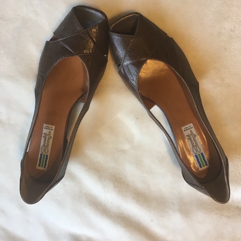 Made in Italy size 40 Arnold brown slip on shoe.